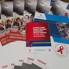 Tờ rơi tuyên truyền phòng, chống HIV/AIDS tại Nam Phi. (Ảnh: Hoàng Minh/TTXVN)