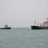 Tàu thuyền di chuyển tại cảng Saleef, ngoài khơi tỉnh Hodeida (Yemen), phía Tây Biển Đỏ. (Nguồn: AFP/TTXVN)