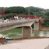 Cầu Bạch Xa bắc qua sông Lô đã hoàn thành và đưa vào sử dụng. (Ảnh: Quang Cường/TTXVN)