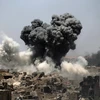 Khói bốc lên sau một vụ không kích tại Mosul, Iraq. (Ảnh: AFP/TTXVN)