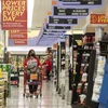 Người dân mua sắm tại một siêu thị ở San Mateo, California, Mỹ. (Ảnh: THX/TTXVN)