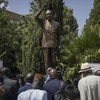 Bức tượng cố Tổng thống Tanzania Mwalimu Julius Nyerere tại lễ khánh thành trong khuôn viên trụ sở Liên minh châu Phi (AU) tại thủ đô Addis Ababa, Ethiopia ngày 18/2/2024. (Ảnh: AFP/TTXVN)