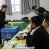 Cử tri Israel bỏ phiếu trong cuộc bầu cử địa phương tại điểm bầu cử ở Jerusalem ngày 27/2/2024. (Ảnh: AFP/TTXVN)