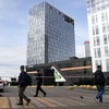 Lực lượng an ninh Nga phong tỏa hiện trường vụ tấn công bằng thiết bị bay không người lái nhằm vào tòa nhà trung tâm thương mại trên đại lộ Likhacheva ở thủ đô Moskva, ngày 24/7/2023. (Ảnh: AFP/TTXVN)