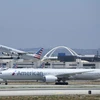 Máy bay của Hãng hàng không American Airlines tại sân bay quốc tế Los Angeles, bang California. (Ảnh: AFP/TTXVN)