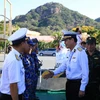 Chuẩn đô đốc Nguyễn Viết Khánh, Trưởng đoàn Đoàn công tác số 15, lên đường thăm, tặng quà cán bộ, chiến sỹ và nhân dân quần đảo Trường Sa. (Ảnh: Quang Thái/TTXVN)