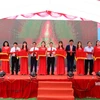 Ông Đoàn Thanh Sơn, Phó Chủ tịch Ủy ban Nhân dân tỉnh Lạng Sơn, cùng các đại biểu cắt băng khánh thành Nhà máy Thủy điện Bản Nhùng. (Nguồn: Báo Lạng Sơn)