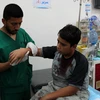 Điều trị cho em nhỏ bị thương tại một bệnh viện ở Rafah, Dải Gaza khi xung đột tiếp diễn giữa Israel và Hamas, ngày 15/5/2024. (Ảnh: THX/TTXVN)