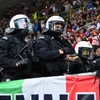 Cảnh sát chống bạo động Đức trên khán đài một trận đấu. (Nguồn: AFP)
