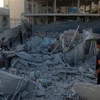 Các tòa nhà bị phá hủy sau cuộc không kích của Israel tại Khan Younis, Dải Gaza, ngày 3/7/2024. (Ảnh: THX/TTXVN)