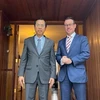 Đại sứ Phạm Hùng Tâm và ông Justin McGowan, Giám đốc Điều hành phụ trách Thương mại và Đầu tư của bang Queensland tại cuộc gặp ở trụ sở Đại sứ quán Việt Nam tại Australia. (Ảnh: Thanh Tú/TTXVN)