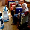 Các loại robot phục hồi chức năng, robot điều dưỡng và robot bạn đồng hành... sẽ được triển khai để hỗ trợ người cao tuổi trong sinh hoạt cá nhân, tập luyện phục hồi chức năng và giải trí. (Nguồn: Sixthtone)
