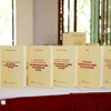 Sách “Một số vấn đề lý luận và thực tiễn về chủ nghĩa xã hội và con đường đi lên chủ nghĩa xã hội ở Việt Nam” của Tổng Bí thư Nguyễn Phú Trọng xuất bản bằng 8 ngoại ngữ. (Ảnh: Phương Hoa/TTXVN)