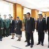 Thường trực Ban Bí thư Lào Bounthong Chitmany và đoàn viếng dành phút mặc niệm tưởng nhớ Tổng Bí thư Nguyễn Phú Trọng. (Ảnh: Xuân Tú/TTXVN)