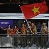 Đoàn thể thao Việt Nam diễu hành trên sông Seine