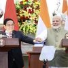 Thủ tướng Phạm Minh Chính và Thủ tướng Narendra Modi cùng ấn nút khai trương Công viên phần mềm quân đội tại Nha Trang. (Ảnh: Dương Giang/TTXVN)