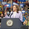 Ứng cử viên Tổng thống Mỹ của đảng Dân chủ, Phó Tổng thống Kamala Harris phát biểu tại chiến dịch vận động tranh cử ở Las Vegas, Nevada. (Ảnh: Kyodo/TTXVN)