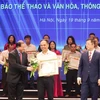 Báo Thể thao và Văn hóa, Thông tấn xã Việt Nam nhận tặng thưởng Tập thể có thành tích tuyên truyền về công tác lý luận, phê bình văn học nghệ thuật. (Ảnh: Phương Hoa/TTXVN)