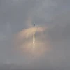 Tên lửa đẩy Falcon 9 của SpaceX mang theo tàu vũ trụ Dragon chở phi hành đoàn tham gia sứ mệnh Axiom Mission 3 rời bệ phóng tại Trung tâm Vũ trụ Kennedy ở Cape Canaveral, Florida, Mỹ, ngày 18/1/2024. (Ảnh: AFP/TTXVN)