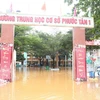 Trường Trung học cơ sở Phước Tân 1 (phường Phước Tân, thành phố Biên Hòa, tỉnh Đồng Nai) ngập cao gần 1m, hơn 2.600 học sinh phải nghỉ học. (Ảnh: Lê Xuân/TTXVN)