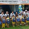 Ngày 16/6/2024, Liên hiệp các Tổ chức hữu nghị tỉnh Kiên Giang tổ chức khánh thành và đưa vào sử dụng 6 phòng học, 20 bộ máy tính, sân chơi… tại Trường Tiểu học Long Thạnh 2, xã Long Thạnh, huyện Giồng Riềng, với tổng kinh phí trên 4,2 tỷ đồng. Đây là số tiền được Liên hiệp các Tổ chức hữu nghị tỉnh vận động Tổ chức Sunflower Mission (Hoa Kỳ) tài trợ xây dựng. (Ảnh: Lê Sen/TTXVN)