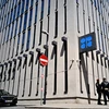 Cảnh sát gác bên ngoài trụ sở của OPEC tại Vienna (Áo), ngày 3/6/2023. (Ảnh: AFP/TTXVN)