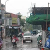 [Photo] Hiểm họa khôn lường từ những công trình trên cao ở Hà Nội