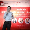 CEO của Lê Group of Companies – ông Lê Quốc Vinh đã chia sẻ cho các bạn sinh viên những xu hướng marketing hiện nay. (Ảnh: Minh Sơn/Vietnam+)