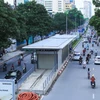 Dù đã hoàn thành rất lâu nhưng các nhà chờ xe buýt hiện đại đầu tiên của Hà Nội BRT (bến xe Yên Nghĩa - Kim Mã) nhưng vẫn chưa đưa vào sử dụng và đang có dấu hiệu xuống cấp nhanh chóng. (Ảnh: Minh Sơn/Vietnam+)