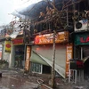 Đám cháy đã thiêu rụi 6 ki ốt trên phố Nguyễn Khang. (Ảnh: PV/Vietnam+)