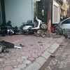 Hiện trường vụ ôtô mất lái đâm chết 2 người ở Gia Lâm. (Ảnh: PV/Vietnam+)