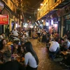 Phố Tạ Hiện luôn sôi động vào tất cả các ngày trong tuần, đặc biệt đông vào buổi tối với nhiều nhà hàng, bar hoạt động. (Ảnh: Minh Sơn/Vietnam+)