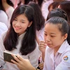 Một nữ sinh lớp 10 háo hức với buổi lễ khai giảng năm học mới. (Ảnh: Minh Sơn/Vietnam+)