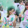 Chiều 22/4 tại Hà Nội, rất đông các bạn trẻ đã có mặt tại lễ hội Color Me Run - Đường chạy sắc màu. (Ảnh: Minh Sơn/Vietnam+)