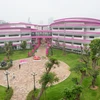 Trường TH School nổi bật ngay giữa trung tâm Hà Nội với tông chủ đạo màu hồng với khuôn viên rất đẹp và cơ sở vật chất hiện đại. (Ảnh: Minh Sơn/Vietnam+) 