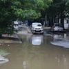 Theo phản ánh của người dân, từ nhiều tháng nay hệ thống đường trong khu đô thị Đông Nam Trần Duy Hưng (phường Trung Hoà, quận Cầu Giấy) đã bị xuống cấp nghiêm trọng. (Ảnh: Minh Sơn/Vietnam+)