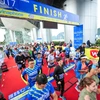 Mặc dù nhiệt độ xuống dưới 14 độ C nhưng hơn 1000 vận động viên đến từ 50 quốc gia đã cùng quy tụ tại giải HaLong Bay Heritage Marathon 2017 - giải marathon lớn nhất trong năm. (Ảnh: Minh Sơn/Vietnam+)