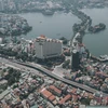 Dự án cầu vượt An Dương - Thanh Niên với mức đầu tư hơn 300 tỷ đồng ở Hà Nội đang hoàn tất công đoạn cuối chuẩn bị khánh thành sau 1 năm thi công. (Ảnh: Minh Sơn/Vietnam+)