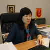 Chị Nguyễn Thị Bích Ngọc - Chuyên viên thuộc Vụ tổng hợp Văn phòng Chính phủ đang sử dụng hệ thống Quản lý văn bản và Hồ sơ công việc. (Ảnh: PV/Vietnam+)