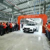 Chiếc xe Lux SA 2.0 đầu tiên đã chính thức được xuất xưởng vào ngày 6/3. (Ảnh: Tiến Tuấn/Vietnam+)
