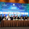 Cục An toàn thông tin và Hiệp hội An toàn thông tin Việt Nam (VNISA) cùng với 5 thành viên sáng lập ra mắt Liên minh xử lý mã độc và phòng chống tấn công mạng. (Ảnh: Minh Sơn/Vietnam+)