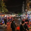 Chợ Long Biên nổi tiếng là chợ đầu mối hoa quả lớn nhất Hà Nội, chuyên cung cấp hoa quả cho các tỉnh thành lân cận như Bắc Ninh; Phú Thọ; Bắc Giang; Hà Nam… (Ảnh: Minh Sơn/Vietnam+)