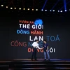 Ông Nguyễn Văn Khoa, Tổng Giám đốc FPT và ông Phạm Kim Hùng - Nhà sáng lập và CEO của Base.vn tại sự kiện. (Ảnh: Minh Sơn/Vietnam+)