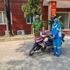 Chiếc xe máy mới từ cán bộ chiến sỹ Công an Quận Nam Từ Liêm trao cho chị Trâm. (Ảnh: CTV)