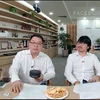 Ông Hoàng Nam Tiến giới thiệu các sản phẩm từ FPT Telecom. (Ảnh chụp màn hình)