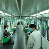Sáng 21/11, đường sắt đô thị Cát Linh-Hà Đông đã chính thức thu vé hành khách sau 2 tuần miễn phí. Các chuyến tàu đã bắt đầu di chuyển từ sớm để phục vụ nhu cầu đi lại của khách hàng. (Ảnh: Hoài Nam/Vietnam+)