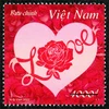 Điểm đặc biệt của bộ 'Tem Tình yêu' năm nay là được in phủ Vernish định vị bông hoa hồng ở trung tâm mẫu tem, kết hợp hương hoa hồng dịu ngọt. (Ảnh: VNPost)