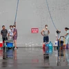 Đã mấy ngày nay, hàng trăm hộ dân tại khu chung cư Hateco trên địa bàn phường Phương Canh, quận Nam Từ Liêm, Hà Nội người dân vẫn chưa có nước sạch để dùng. (Ảnh: Minh Sơn/Vietnam+) 