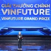 Ông Jensen Huang, CEO của NVIDIA - tập đoàn công nghệ hàng đầu thế giới cùng 4 nhà khoa học khác được trao Giải thưởng Chính VinFuture 2024. (Ảnh: Minh Sơn/Vietnam+)