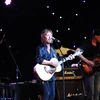 Chris Norman đã gây ngạc nhiên, bằng cách chơi nhạc Acoustic. Đây là phong cách chơi nhạc chỉ có trong các chương trình thời đỉnh cao của Smokie. (Ảnh: IB)